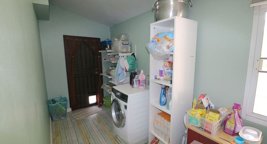 For sale 4 bedrooms house in Phen, Udon Thani