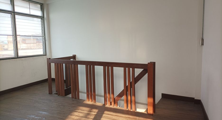 Reihenhaus zum Kauf mit 5 Zimmer in Mueang Chiang Mai, Chiang Mai