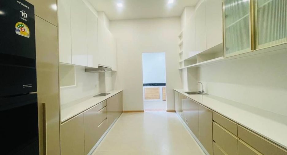 For rent 6 bedrooms villa in Saraphi, Chiang Mai