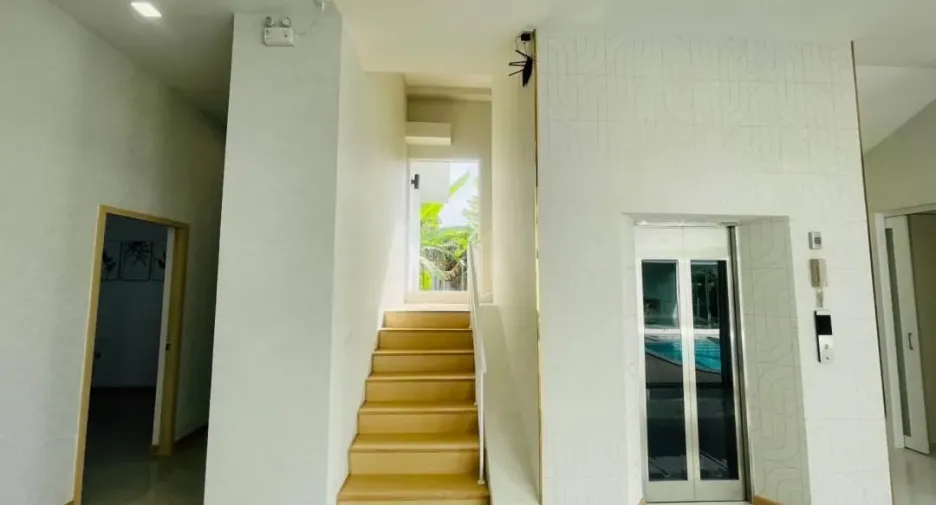 For rent 6 bedrooms villa in Saraphi, Chiang Mai