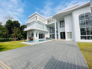For rent 6 bedrooms villa in Saraphi, Chiang Mai