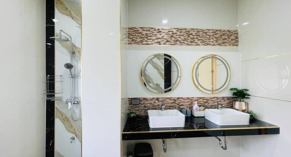 For rent 6 bedrooms villa in Saraphi, Chiang Mai