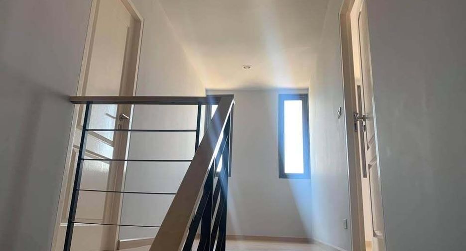 For sale 7 bedrooms house in Yan Nawa, Bangkok