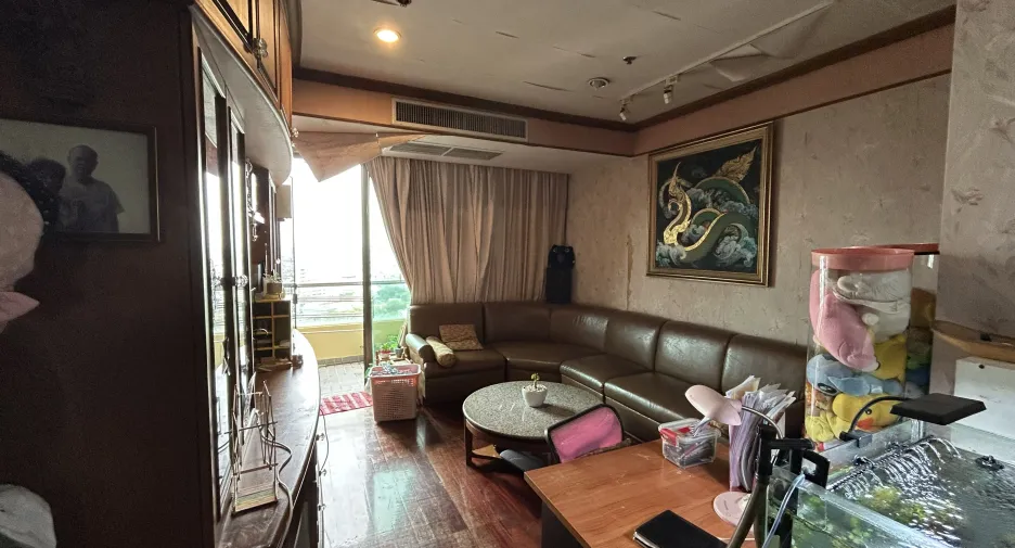 For sale 3 bedrooms condo in Khlong San, Bangkok