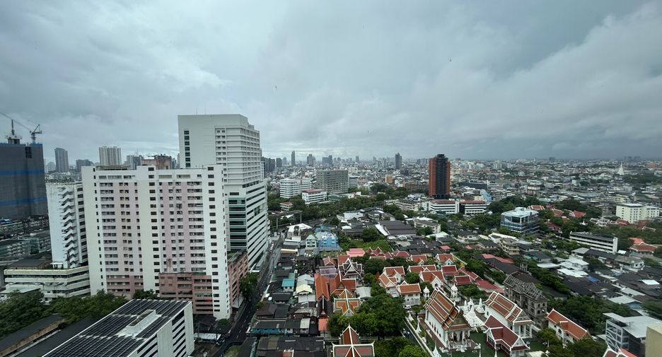 For sale 3 bedrooms condo in Khlong San, Bangkok