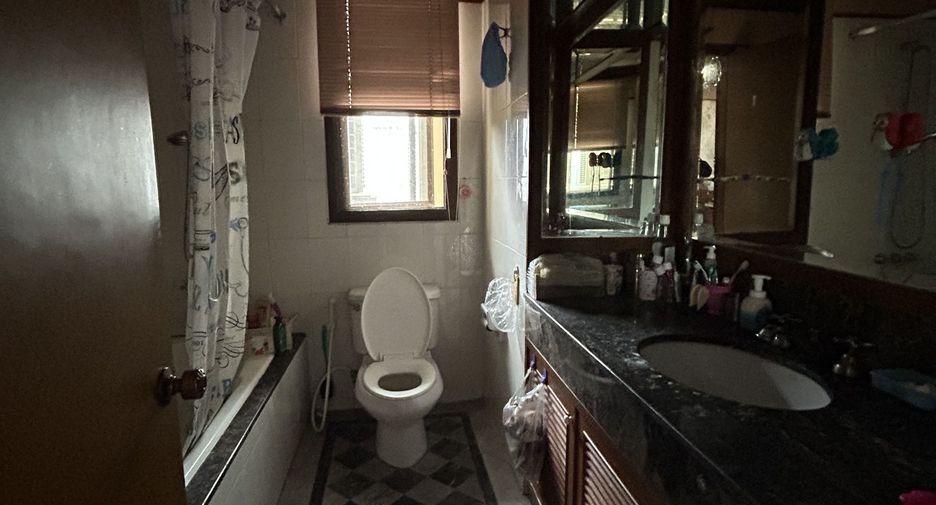 For sale 3 bedrooms condo in Khlong San, Bangkok