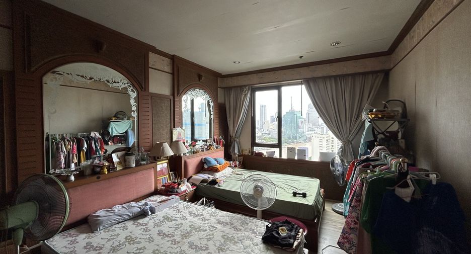 For sale 3 bedrooms condo in Khlong San, Bangkok