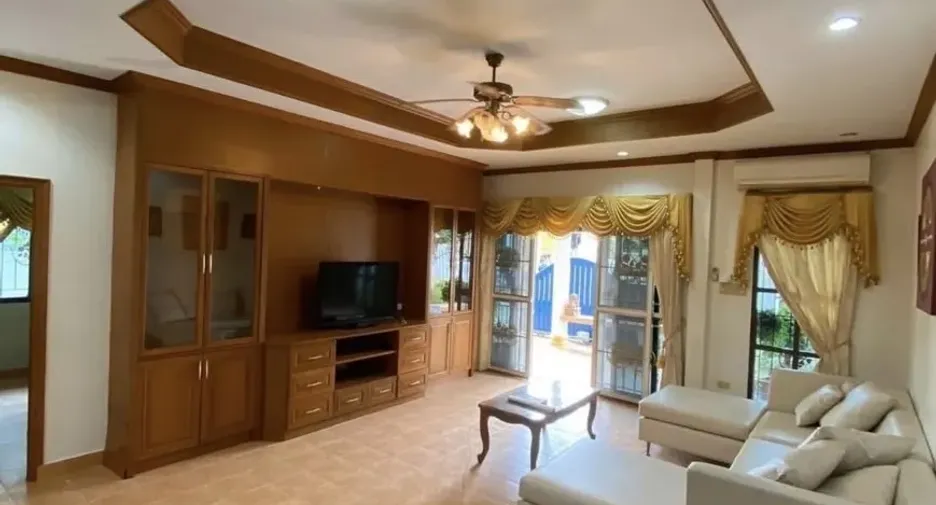 Casa en alquiler de 3 habitaciones en Bang Lamung, Chonburi