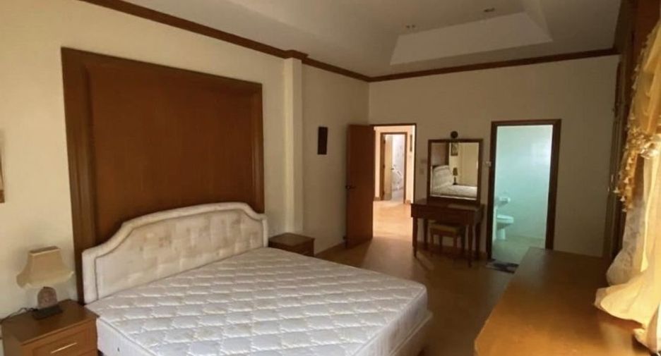 Casa en alquiler de 3 habitaciones en Bang Lamung, Chonburi