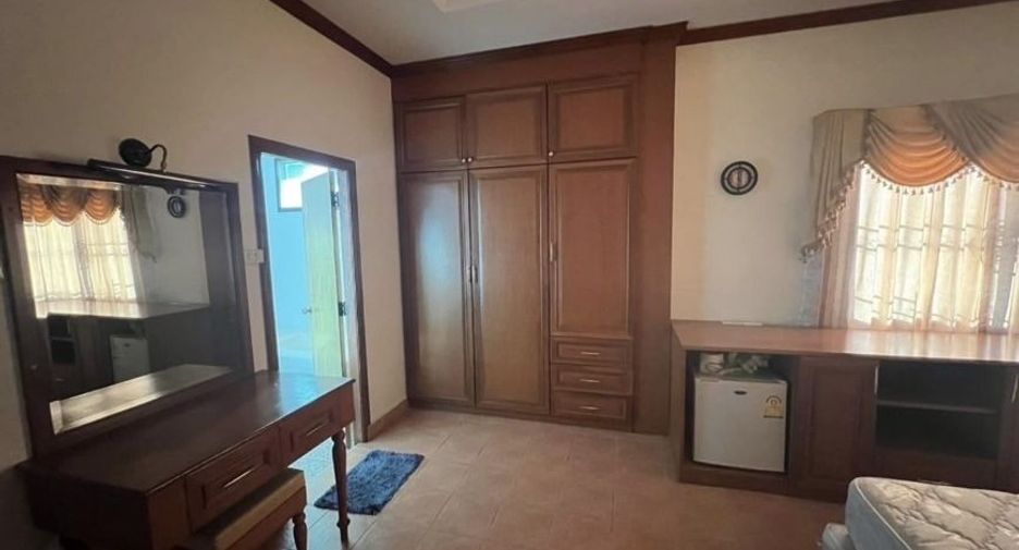 Casa en alquiler de 3 habitaciones en Bang Lamung, Chonburi