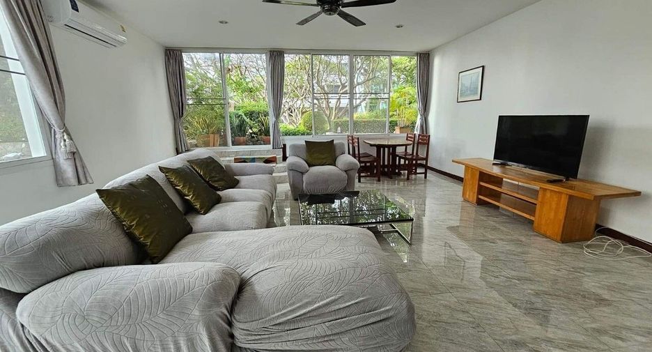 Casa adosada en alquiler de 4 habitaciones en Bang Lamung, Chonburi