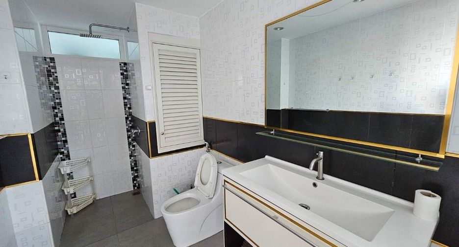 Casa adosada en alquiler de 4 habitaciones en Bang Lamung, Chonburi