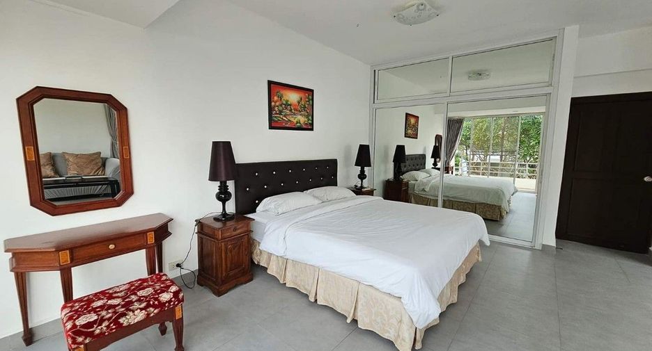 Casa adosada en alquiler de 4 habitaciones en Bang Lamung, Chonburi