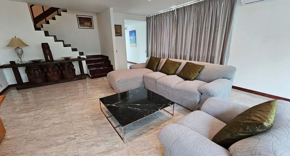 Casa adosada en alquiler de 4 habitaciones en Bang Lamung, Chonburi