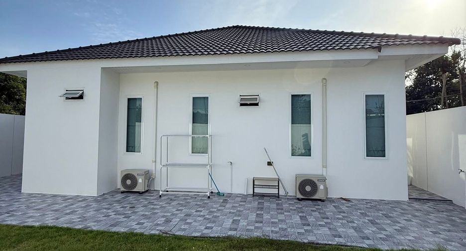 For rent 3 bedrooms villa in Bang Lamung, Chonburi