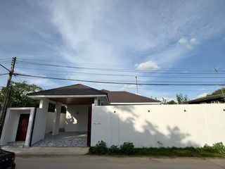 À louer 3 chambres villa à Bang Lamung, Chonburi