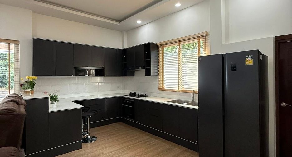 For rent 3 bedrooms villa in Bang Lamung, Chonburi