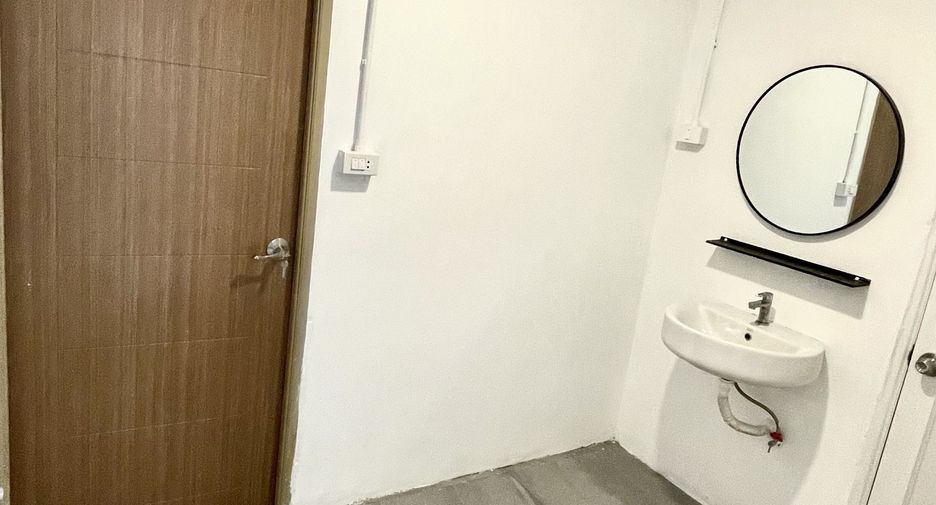 For sale 2 bedrooms townhouse in Mueang Lop Buri, Lopburi