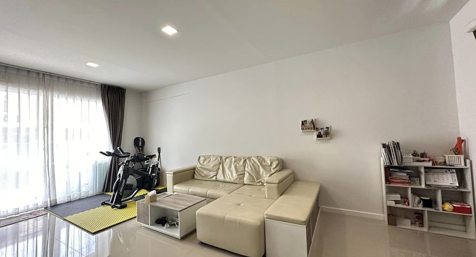 For sale 2 bedrooms townhouse in Lat Krabang, Bangkok