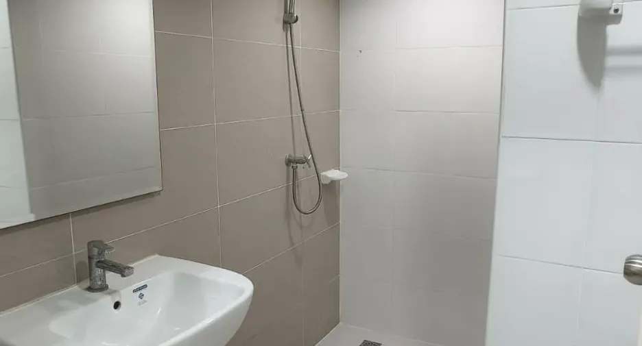 Casa adosada en venta y en alquiler de 3 habitaciones en Pak Kret, Nonthaburi