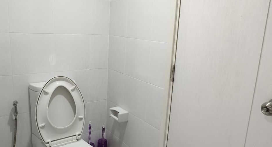 Casa adosada en venta y en alquiler de 3 habitaciones en Pak Kret, Nonthaburi