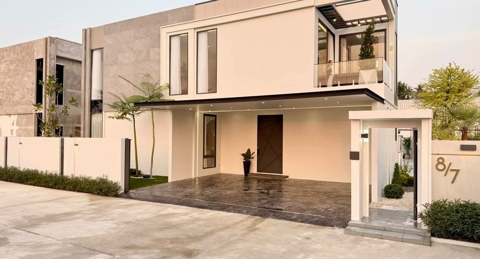 For sale 5 bedrooms villa in Bang Lamung, Chonburi