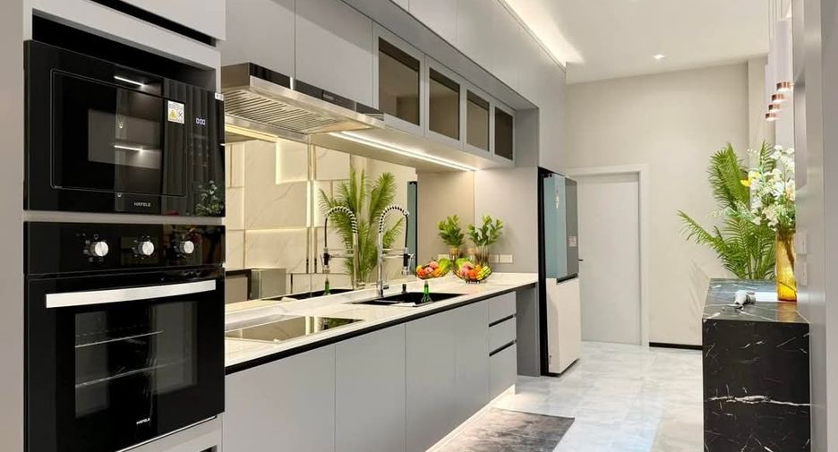 Villa zum Kauf mit 5 Zimmer in Bang Lamung, Chonburi