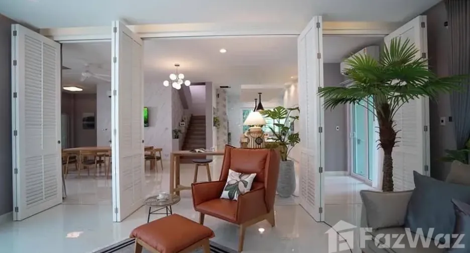 Casa en venta de 5 habitaciones en Si Racha, Chonburi
