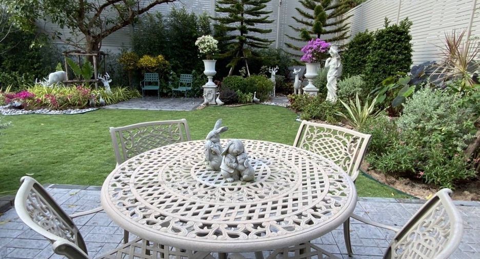 Casa en venta de 5 habitaciones en Si Racha, Chonburi