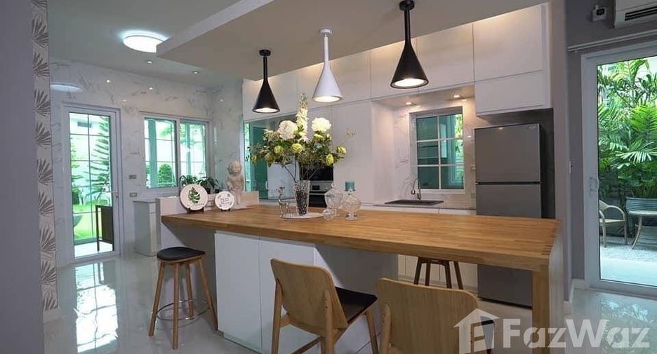 Casa en venta de 5 habitaciones en Si Racha, Chonburi