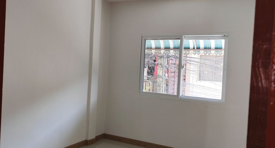 For sale 3 bedrooms townhouse in Khlong Sam Wa, Bangkok