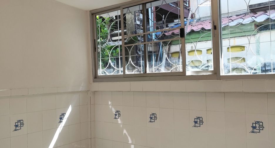 For sale 3 bedrooms townhouse in Khlong Sam Wa, Bangkok