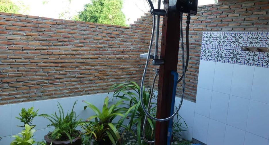 For sale 4 bedrooms hotel in Yang Talat, Kalasin