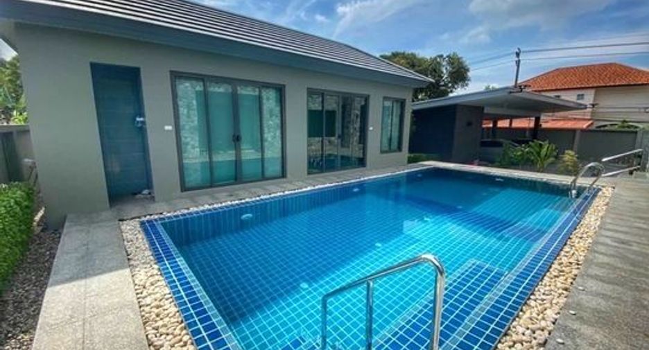 For sale 5 bedrooms villa in Taling Chan, Bangkok