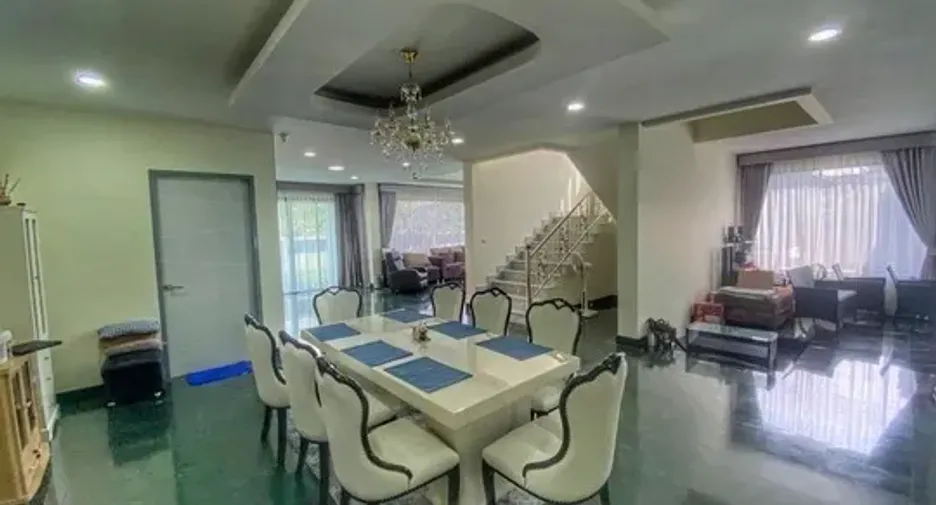 For sale 5 bedrooms villa in Taling Chan, Bangkok
