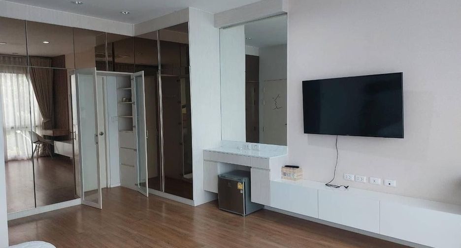 Casa adosada en venta de 3 habitaciones en Saphan Sung, Bangkok