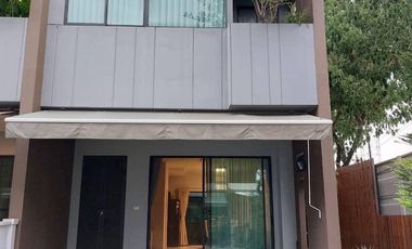 Reihenhaus zum Kauf mit 3 Zimmer in Saphan Sung, Bangkok