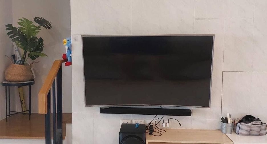 Casa adosada en venta de 3 habitaciones en Saphan Sung, Bangkok