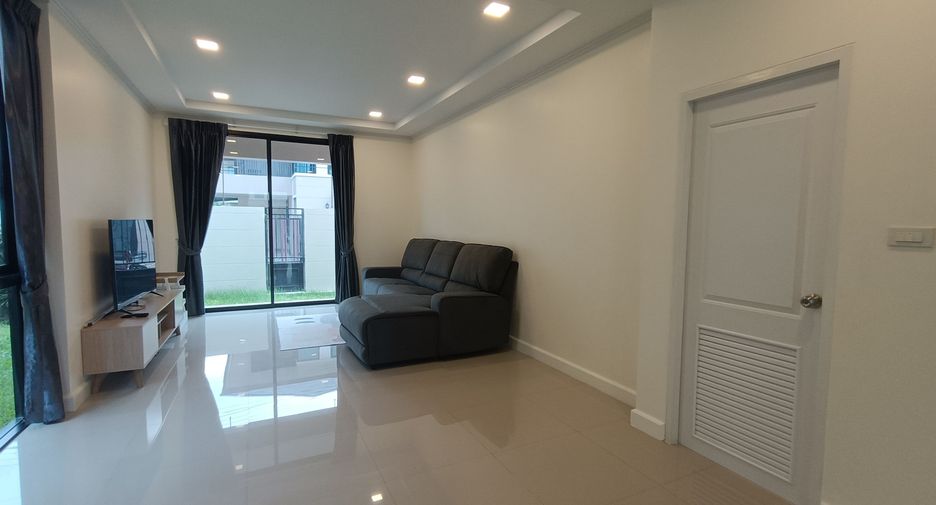 For rent 3 bedrooms villa in Bang Lamung, Chonburi