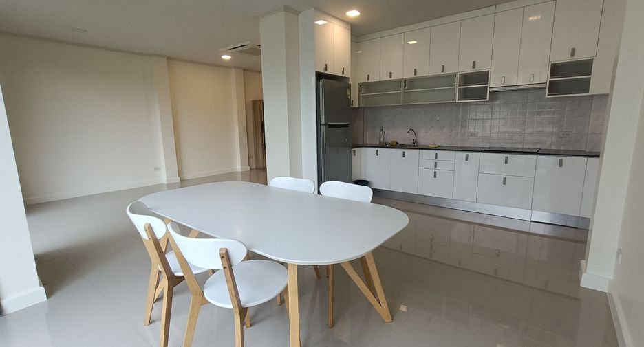 For rent 3 bedrooms villa in Bang Lamung, Chonburi