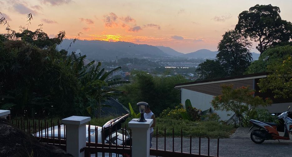 Villa en alquiler de 4 habitaciones en Kathu, Phuket