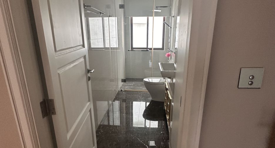 Wohnung zum Kauf mit 3 Zimmer in Watthana, Bangkok