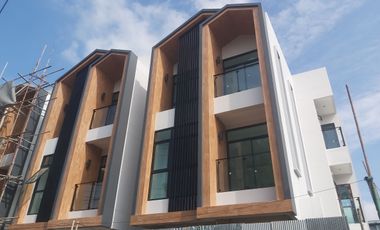 For sale 4 bedrooms house in Huai Khwang, Bangkok