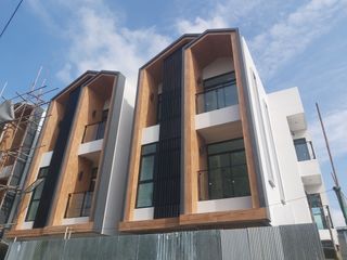 Продажа 4 спальни дом в Хуаи Кхщанг, Бангкок