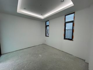 Продажа 4 спальни дом в Хуаи Кхщанг, Бангкок