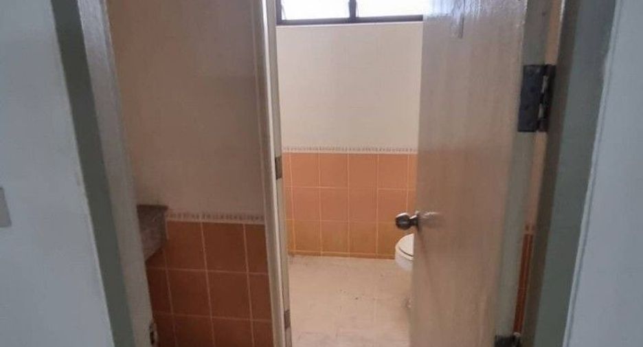 For sale 10 ベッドルーム house in Ban Bueng, Chonburi