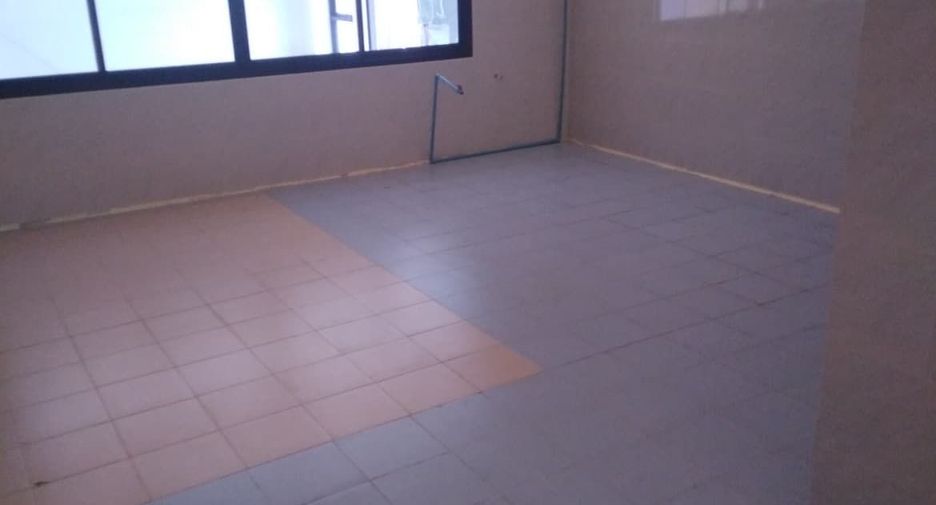 For sale 10 ベッドルーム house in Ban Bueng, Chonburi