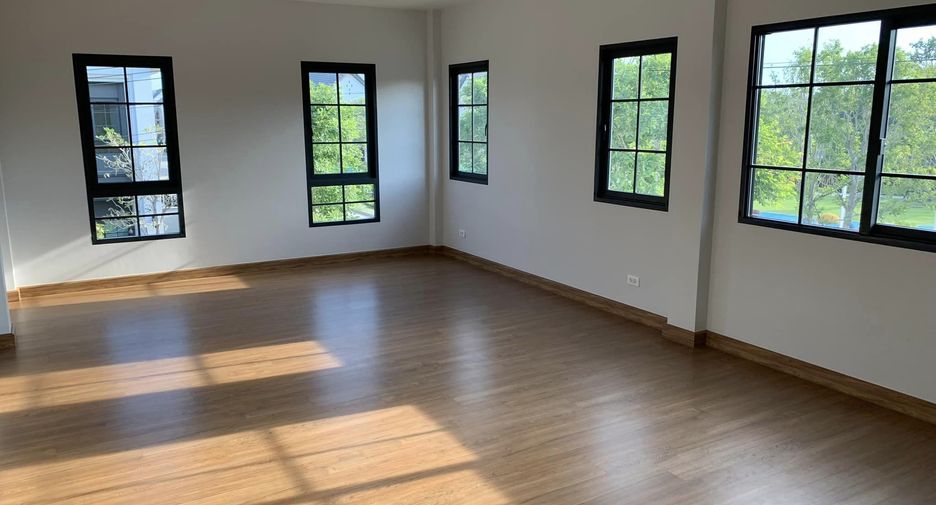 Casa en venta y en alquiler de 4 habitaciones en Bang Phli, Samut Prakan