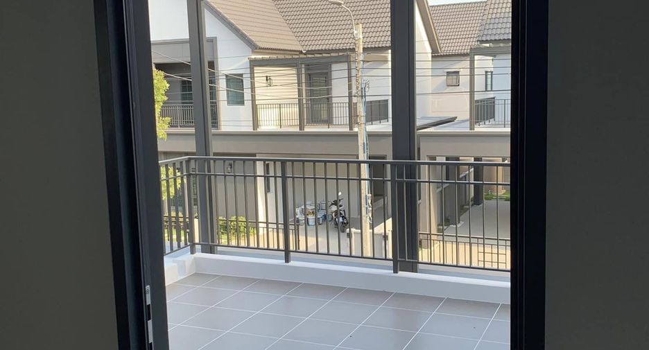 Casa en venta y en alquiler de 4 habitaciones en Bang Phli, Samut Prakan