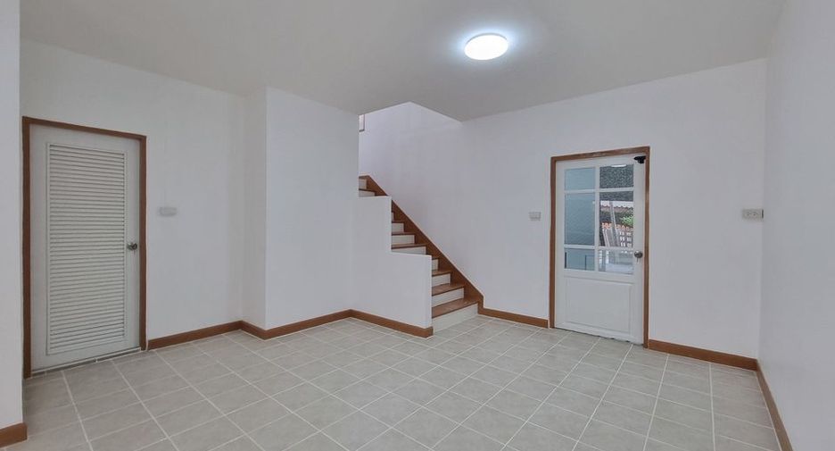 For sale 3 bedrooms townhouse in Khlong Luang, Pathum Thani